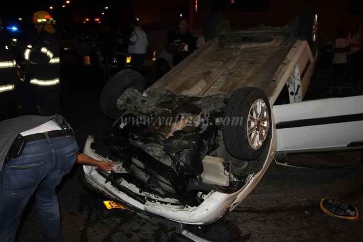  بالفيديو: إصابة شابين بإنقلاب مركبة وسط مدينة يافا 